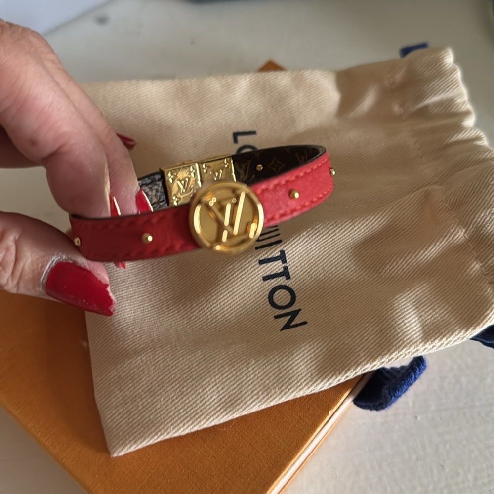 Authentic Louis Vuitton reversible leather monogram bracelet.Purchased in Paris - Picture 3 of 6